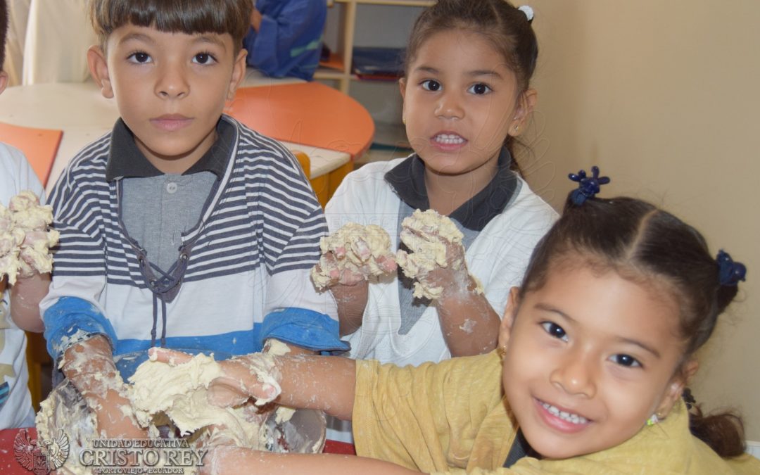 Inicial 2 4 años trabajan en la elaboración de plastilina