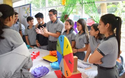 Una feria de genética expuesta por estudiantes