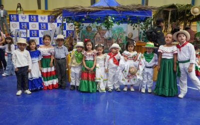 Sede de la Feria “Un Espacio para la Educación Inicial” con un stand lleno de identidad manabita