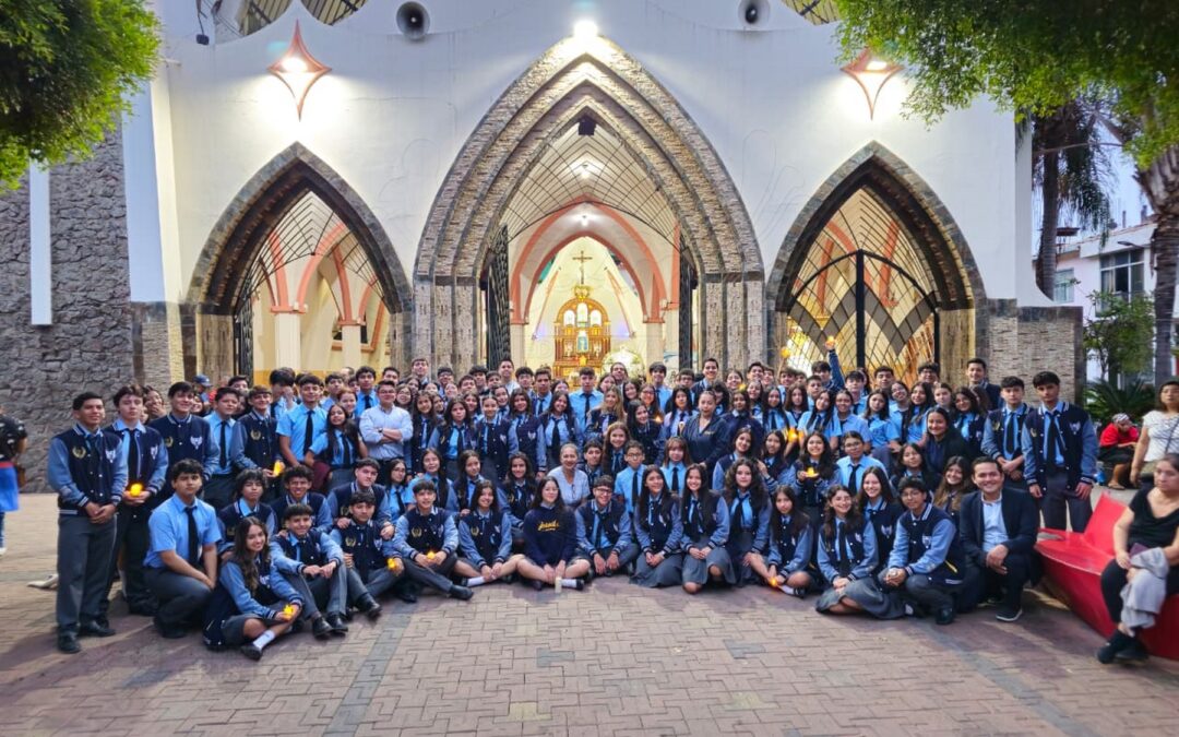 Rosario de la Aurora: La Unidad Educativa Cristo Rey se hizo presente