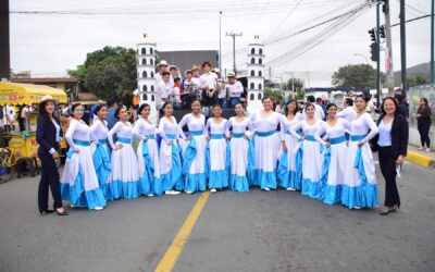 Unidad Educativa Particular Cristo Rey se lució en el desfile cívico estudiantil de Portoviejo