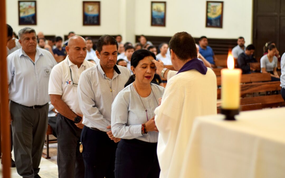 Con ceniza y esperanza: la comunidad se reúne para iniciar un tiempo de renovación interior.